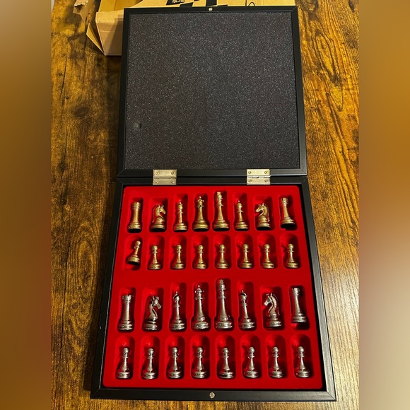 CHESS SET - Picture 2 of 3